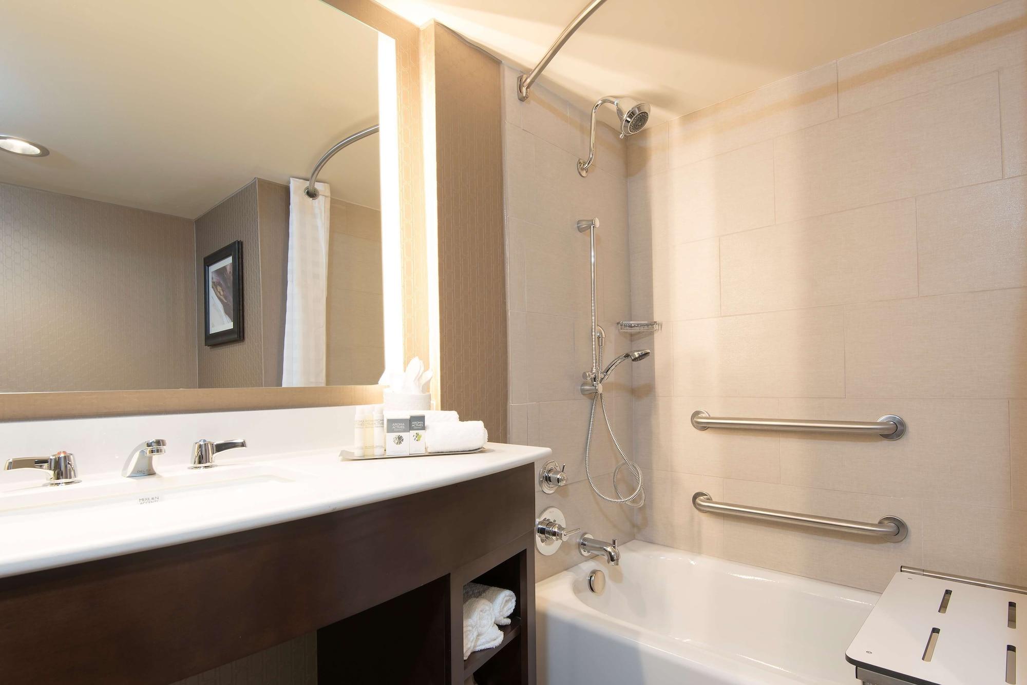 Doubletree By Hilton Schenectady Hotel Ngoại thất bức ảnh