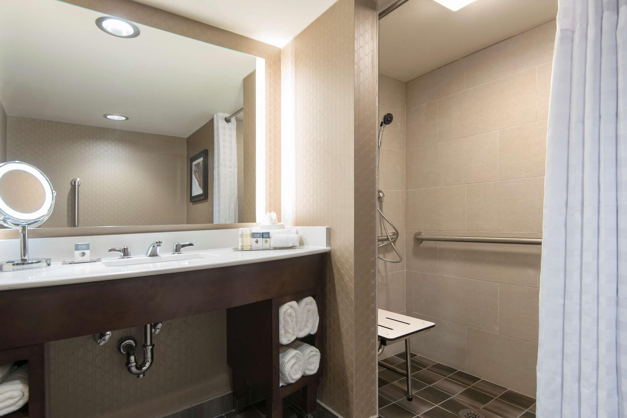 Doubletree By Hilton Schenectady Hotel Ngoại thất bức ảnh